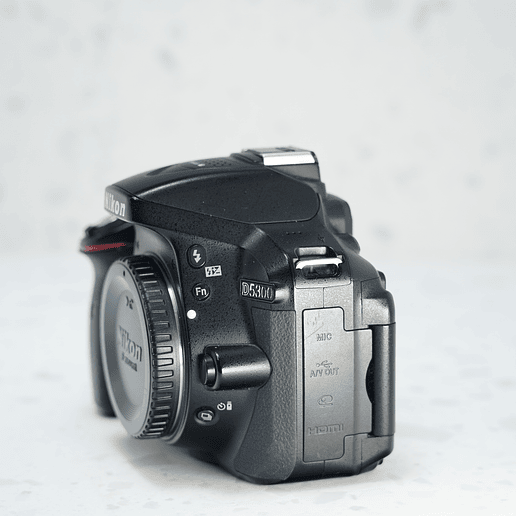 Nikon D5300 más lente  18-55 mm - usada 5