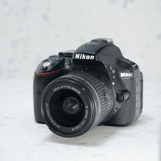 Nikon D5300 más lente  18-55 mm - usada 2