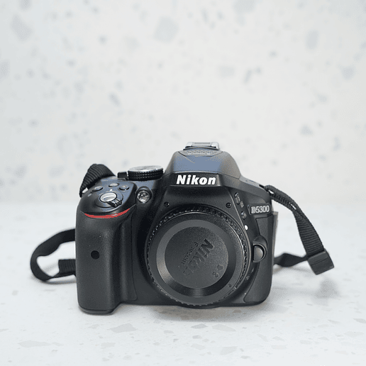 Nikon D5300 kit 18-55mm más Nikon DX AF-P 70-300 - usado 2