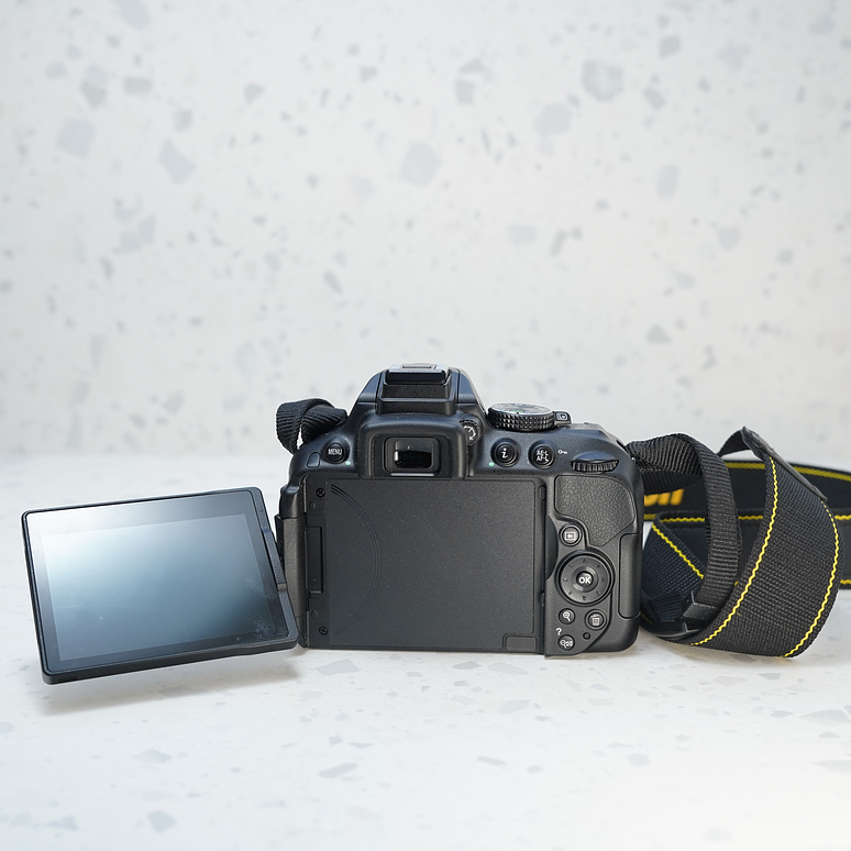 Nikon D5300 kit 18-55mm más Nikon DX AF-P 70-300 - usado 4