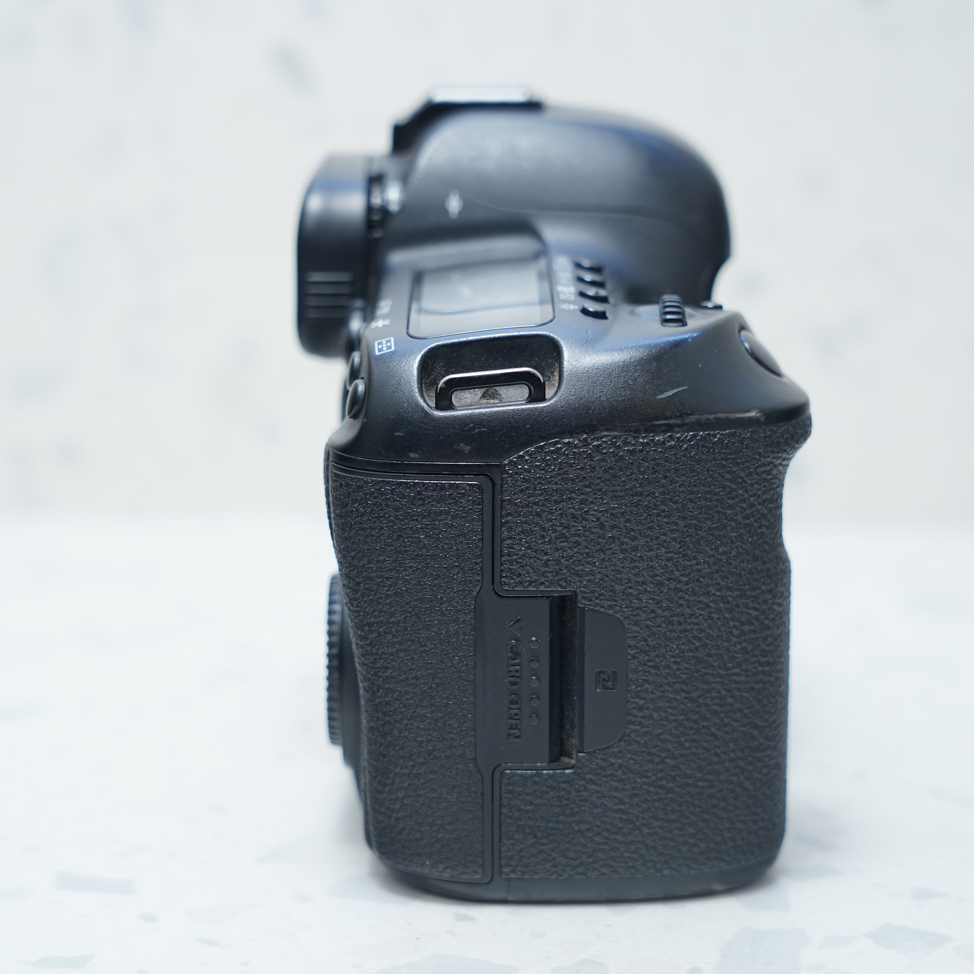 Canon 5D Mark IV Body + Cage - USED