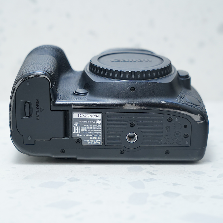 Canon 5D Mark IV Body + Cage - USED 7
