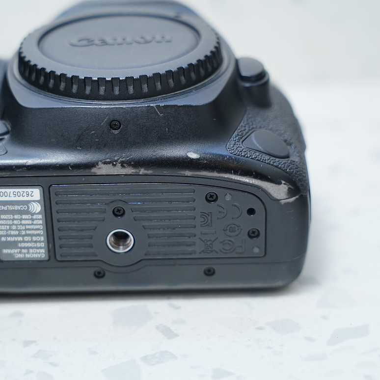 Canon 5D Mark IV Body + Cage - USED 8
