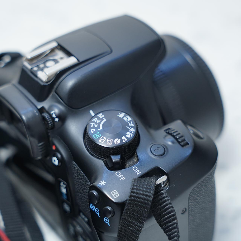 Canon T6 más Lente Yongnuo 35mm - Usado 6