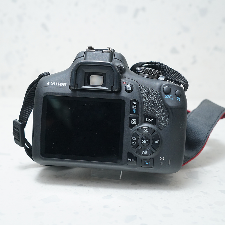  Canon Rebel T7 con lente de 18-55 mm más accesorios - Usado 5