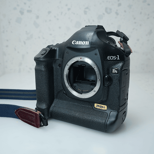 Canon EOS-1Ds Mark III SLR - USADO 3