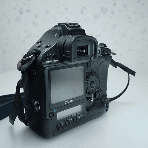 Canon EOS-1Ds Mark III SLR - USADO 4