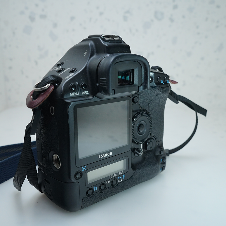 Canon EOS-1Ds Mark III SLR - USADO 4