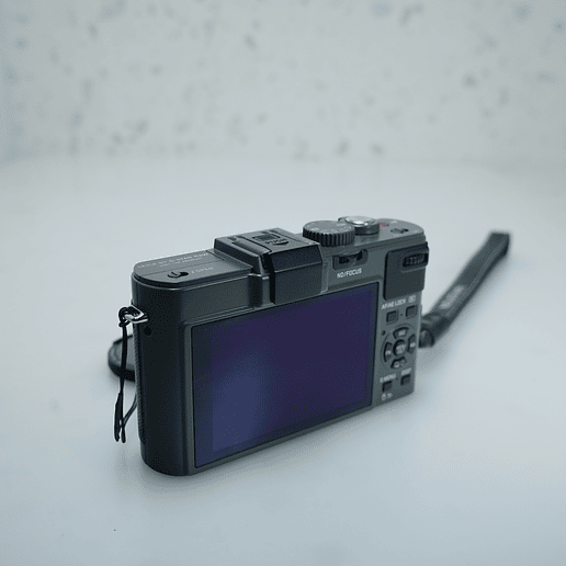 Leica D-LUX 6 Edition by G-Star RAW Digital - USADO 3