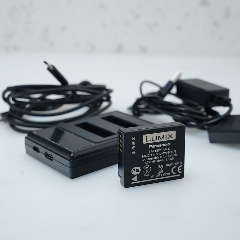 Cargador (para Panasonic) DMW-BLH7E + 1 Bateria Lumix + DC Coupler 1