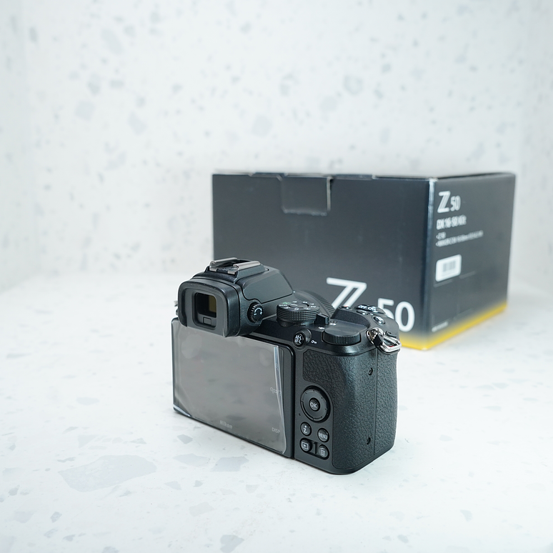 Cámara sin espejo Nikon Z50 con lente de 16-50mm - USADO 5