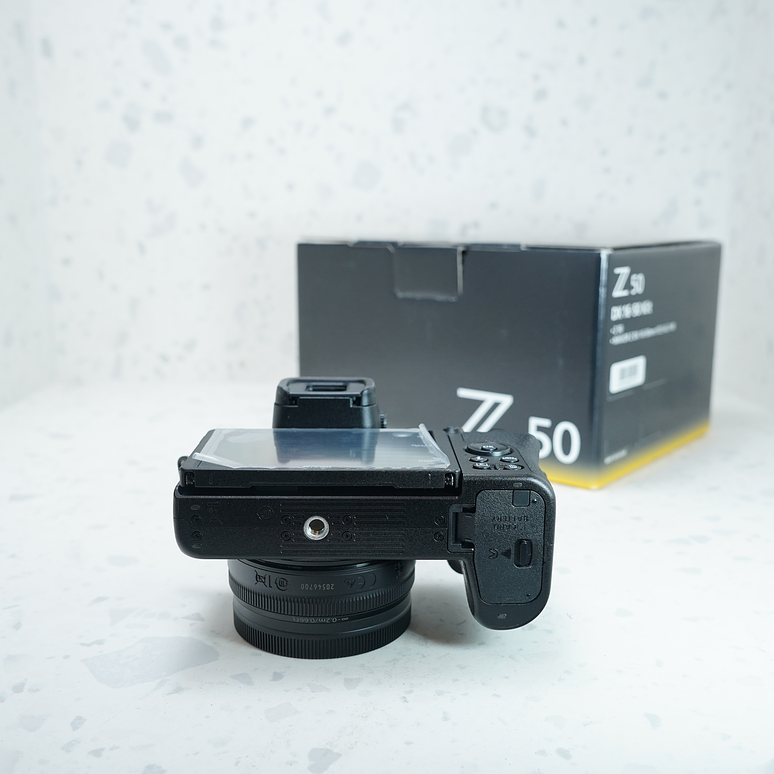 Cámara sin espejo Nikon Z50 con lente de 16-50mm - USADO 7