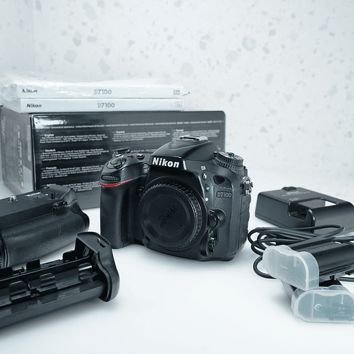 Nikon D7100 más grip - Usado 6