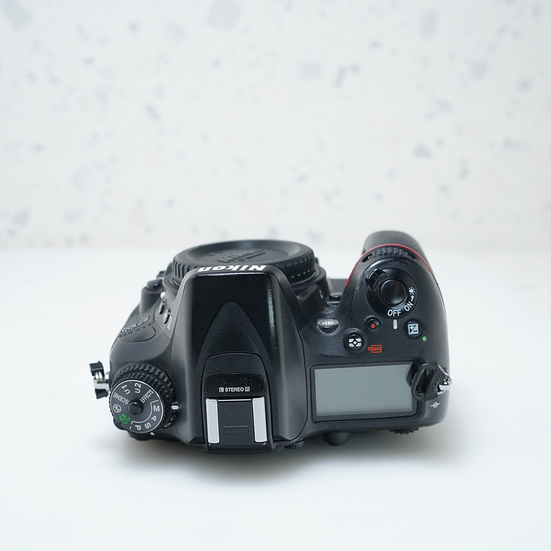 Nikon D7100 más grip - Usado 4