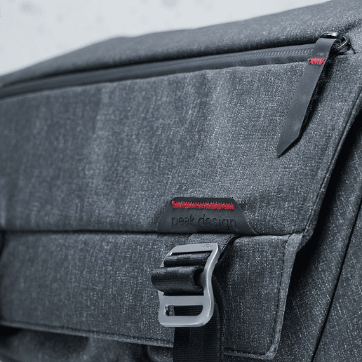 PEAK DESIGN EVERYDAY SLING 10L CHARCOAL - USADO 3