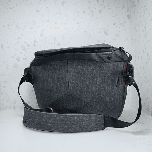 PEAK DESIGN EVERYDAY SLING 10L CHARCOAL - USADO 4