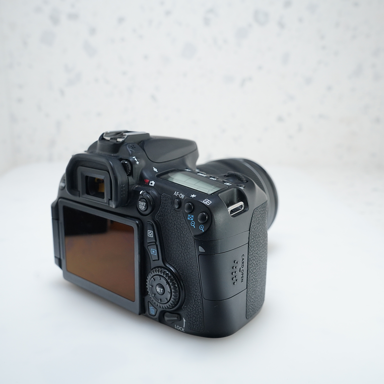 Canon DSLR EOS 70D con lente STM de 18-135 mm f/3.5-5.6 - USADO 4