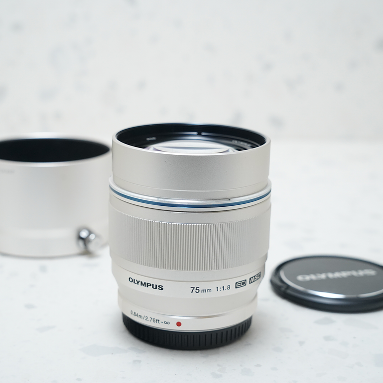Lente Olympus M.Zuiko Digital ED 75mm f/1.8 (Silver) - Usado 2