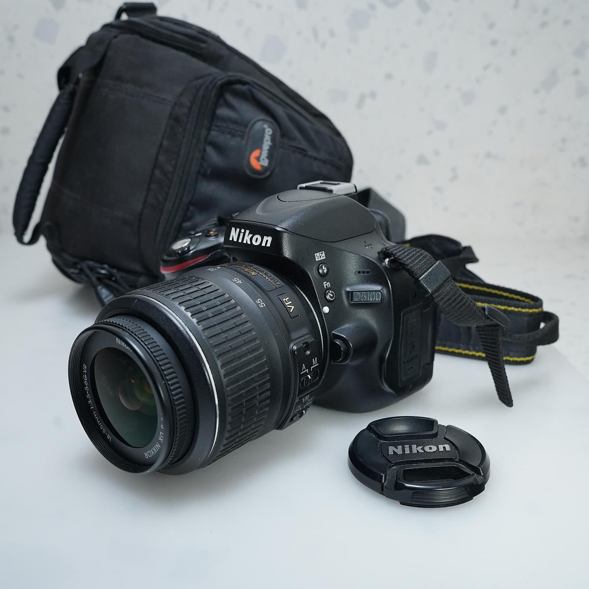 Nikon D5100 con lente VR de 18-55 mm USADO