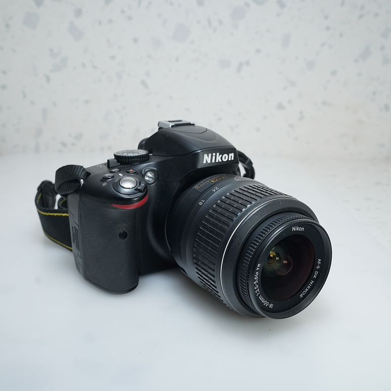 Nikon D5100 con lente VR de 18-55 mm f/3.5-5.6G - USADO 3