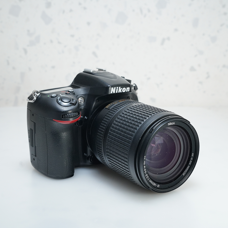 Nikon D7100 + Nikon 18-140mm - USADO 5