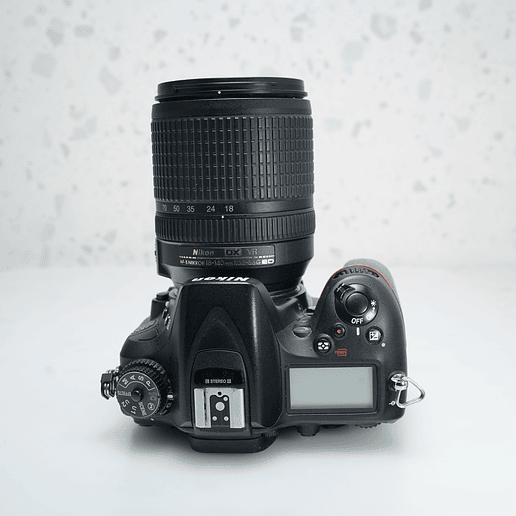 Nikon D7100 + Nikon 18-140mm - USADO 6