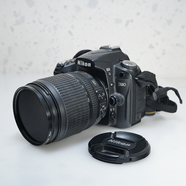 Nikon D90 + Lente 18-105 mm - USADO 2