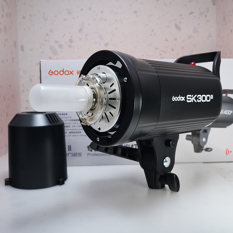 Flash Godox SK300ii - USADO 2