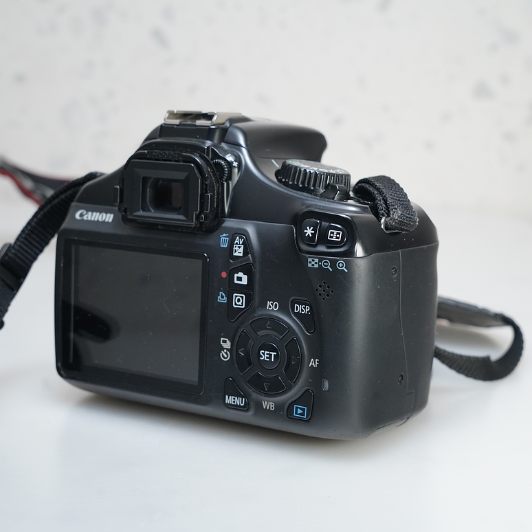 Canon EOS Rebel T3 + 18-55mm - USADO 4