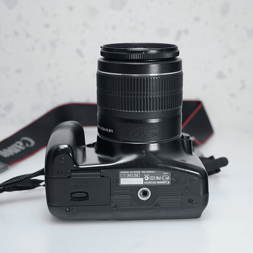 Canon EOS Rebel T3 + 18-55mm - USADO 7