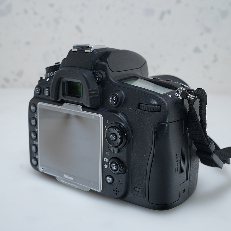 Nikon D610 + 24-85mm - USADO 4