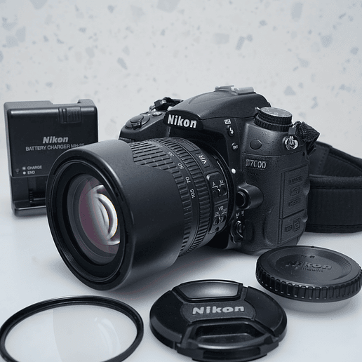 Nikon D7000 con lente Nikon 18-105mm f/3.5-5.6G - USADO 2