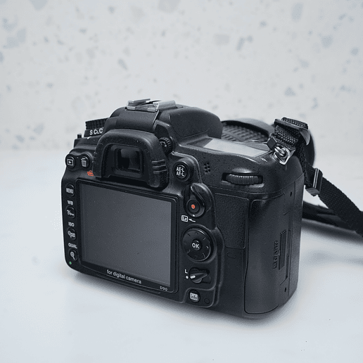 Nikon D7000 con lente Nikon 18-105mm f/3.5-5.6G - USADO 4