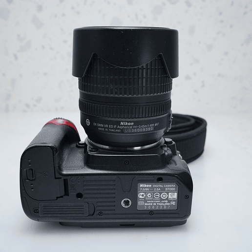 Nikon D7000 con lente Nikon 18-105mm f/3.5-5.6G - USADO 7
