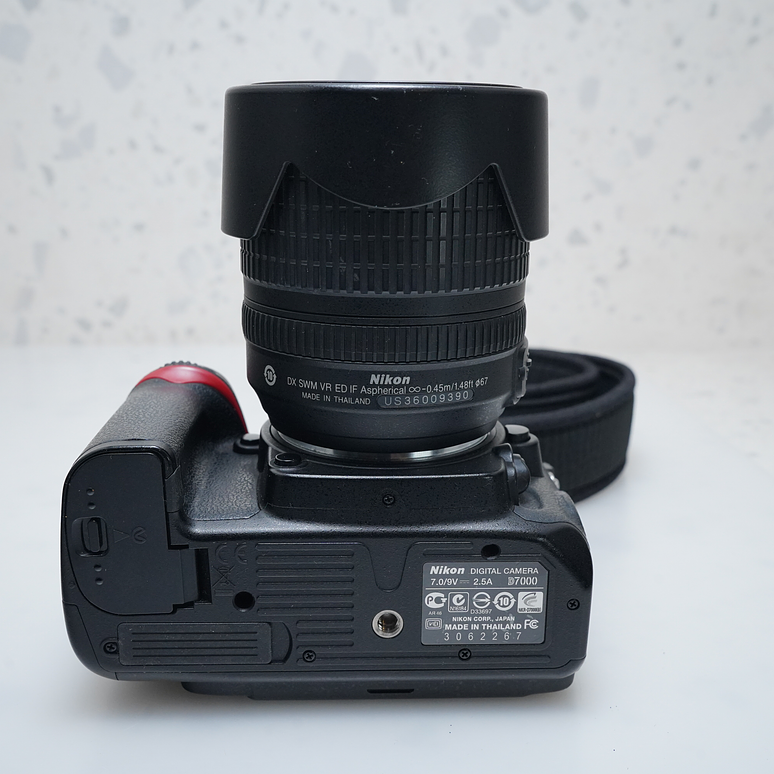 Nikon D7000 con lente Nikon 18-105mm f/3.5-5.6G - USADO 7