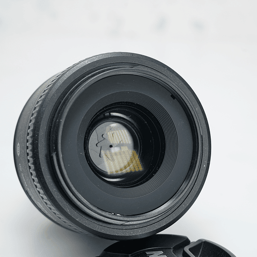 Nikon AF-S DX NIKKOR 35mm f/1.8G- USADO 3