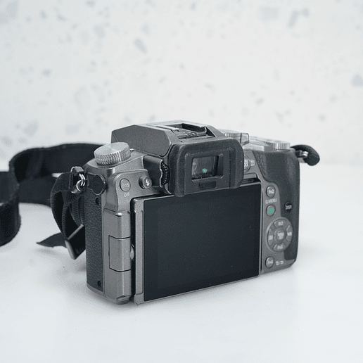 Panasonic Lumix G7 con lente de 14-42 mm (plateada) - USED 7