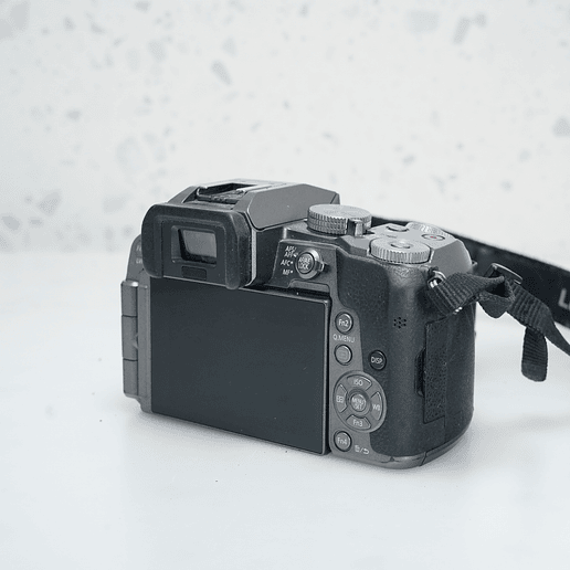 Panasonic Lumix G7 con lente de 14-42 mm (plateada) - USED 8