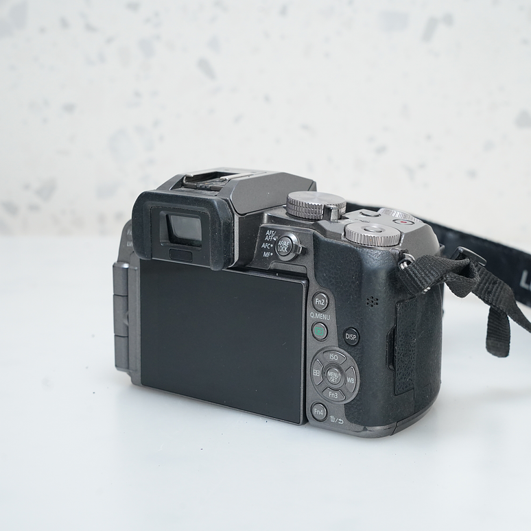 Panasonic Lumix G7 con lente de 14-42 mm (plateada) - USED 9