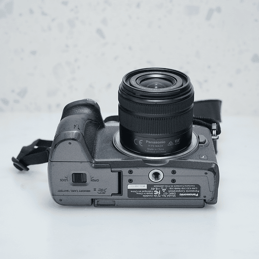 Panasonic Lumix G7 con lente de 14-42 mm (plateada) - USED 11