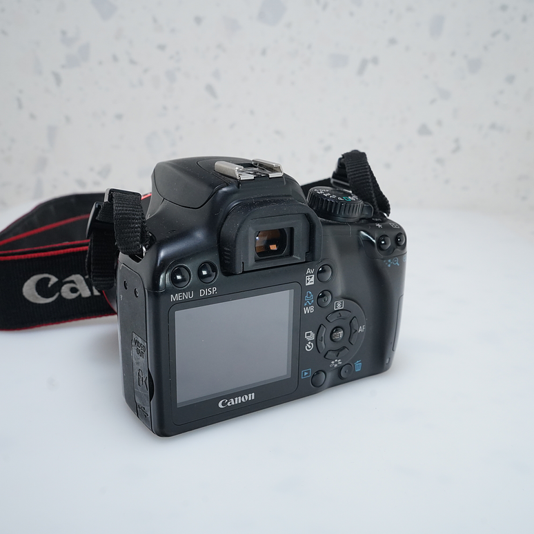 Canon EOS Rebel XS + yongnuo 50 mm 1.8  3