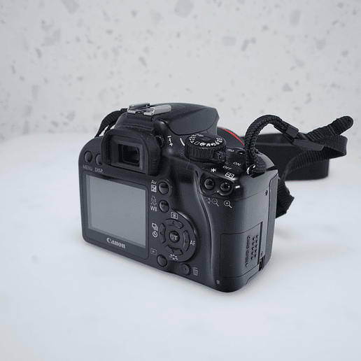 Canon EOS Rebel XS + yongnuo 50 mm 1.8  4