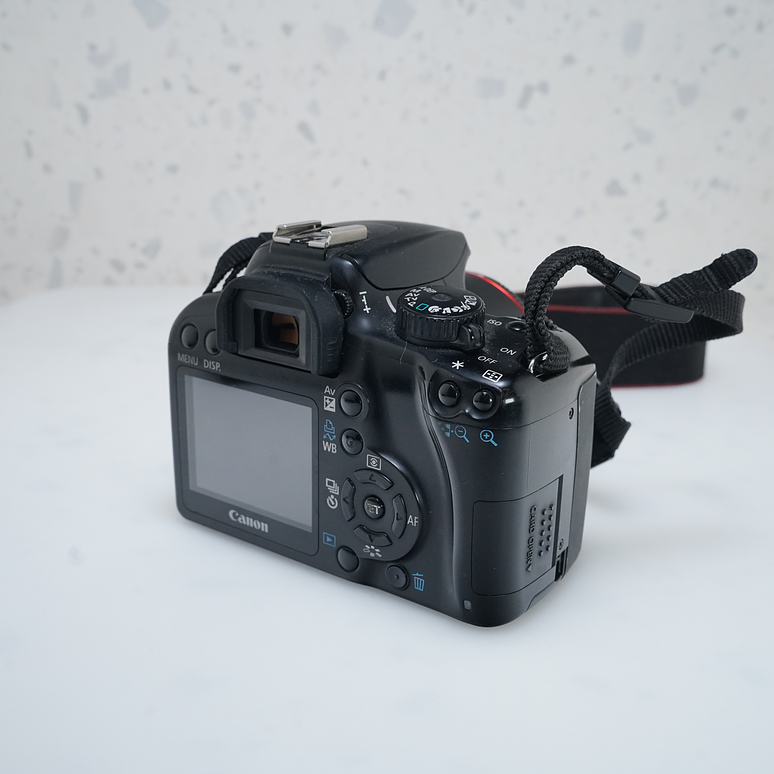 Canon EOS Rebel XS + yongnuo 50 mm 1.8  4