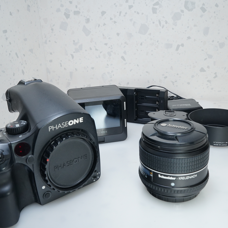 Phase one 645DF + 80mm f/2.8 + Back Digital - USADO 2