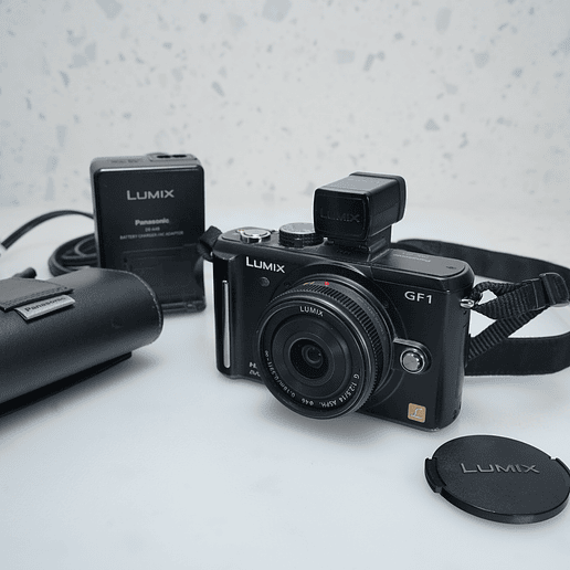 Panasonic Lumix DMC-GF1 + 14mm - USADO 2