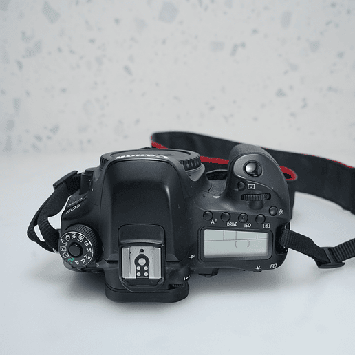 Canon EOS 80D (Body) - USADO  6