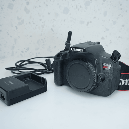 Canon EOS Rebel T5i (Body) - USADO 2