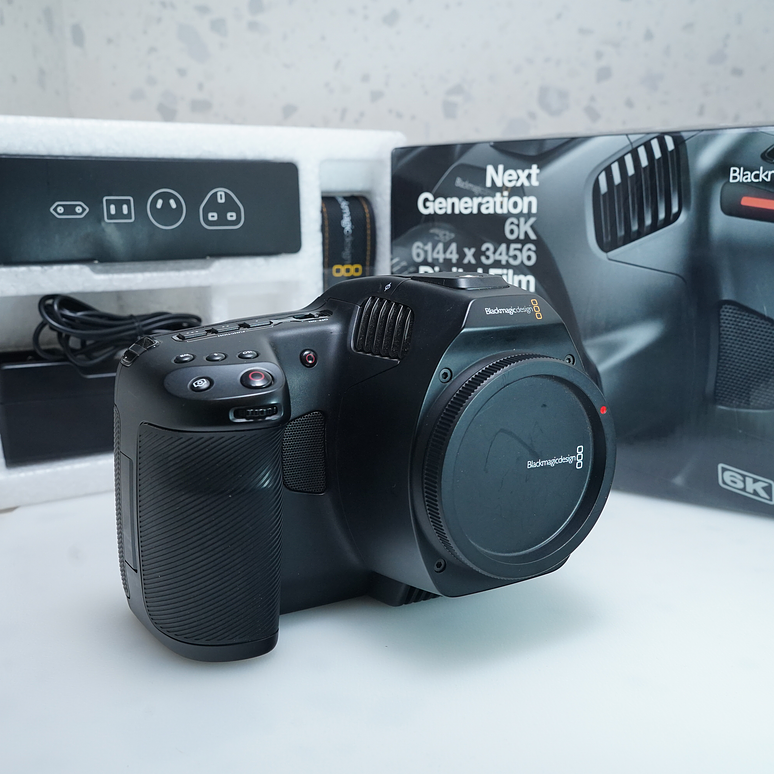 Blackmagic Design 6K Pro (Canon EF) - USADO 2