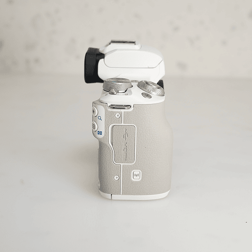 Canon EOS M50 Mark II  (White) - USADO 2