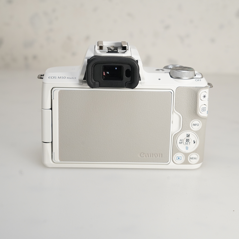 Canon EOS M50 Mark II  (White) - USADO 3